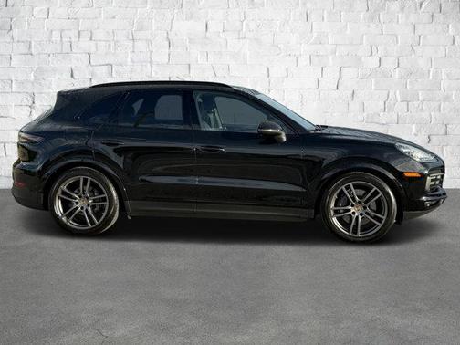 2023 Porsche Cayenne Platinum Edition