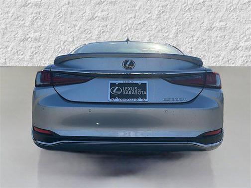 2025 Lexus ES 300h Base