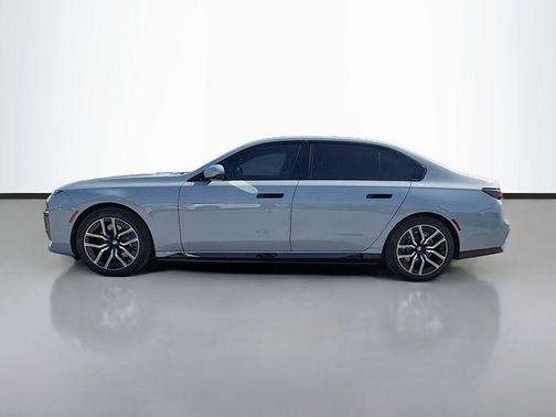 Brooklyn Grey Metallic 2025 BMW i7 xDrive60