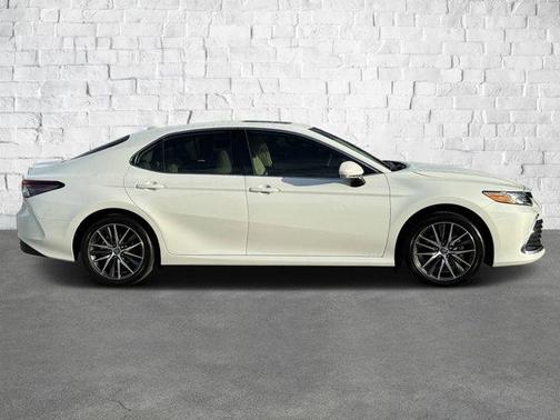 2024 Toyota Camry Hybrid XLE