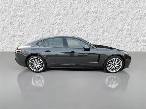 2022 Porsche Panamera 4
