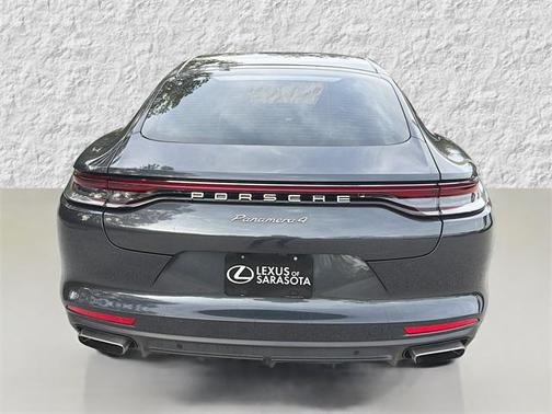 2022 Porsche Panamera 4