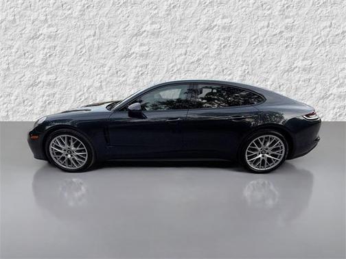 2022 Porsche Panamera 4