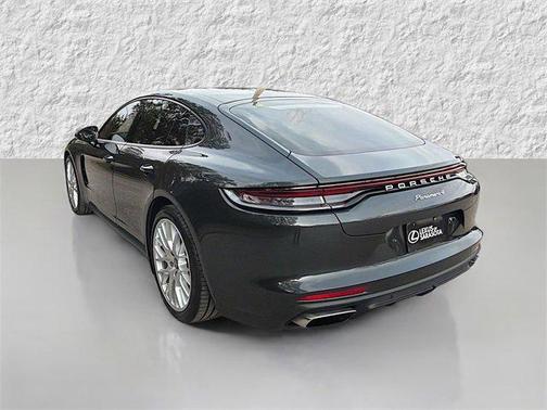 2022 Porsche Panamera 4