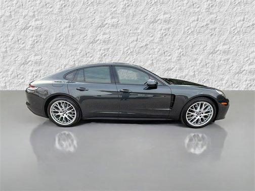 2022 Porsche Panamera 4