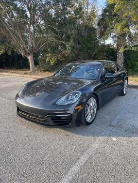 2022 Porsche Panamera 4