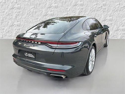 2022 Porsche Panamera 4