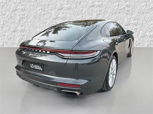 2022 Porsche Panamera 4