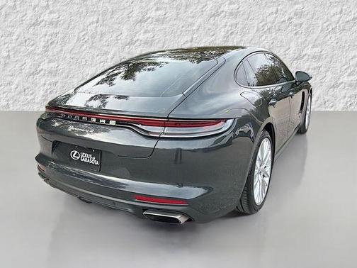 2022 Porsche Panamera 4