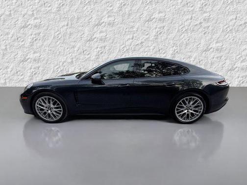 2022 Porsche Panamera 4