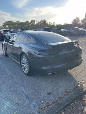 2022 Porsche Panamera 4