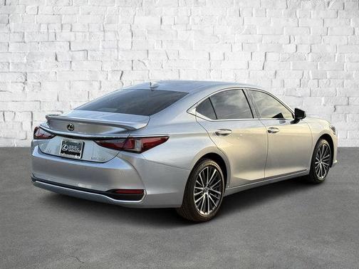 2023 Lexus ES 300h Base