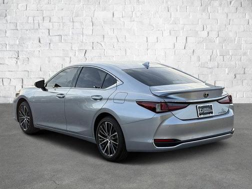 2023 Lexus ES 300h Base