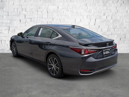 2025 Lexus ES 300h Base