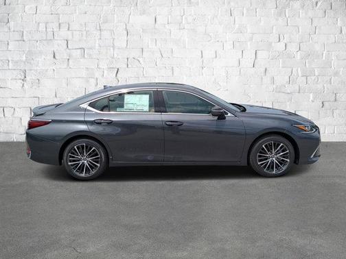 2025 Lexus ES 300h Base