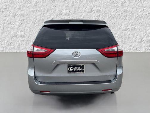 2017 Toyota Sienna LE