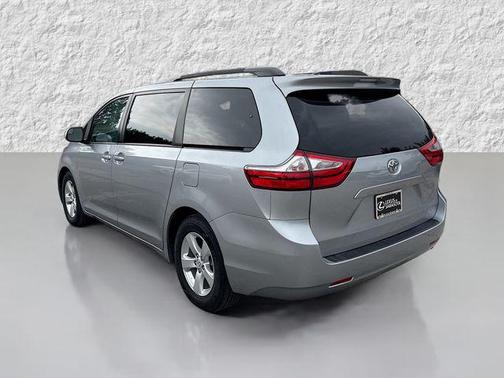 2017 Toyota Sienna LE