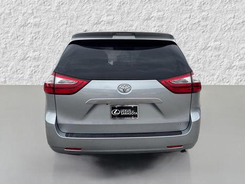 2017 Toyota Sienna LE