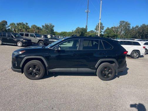 2021 Toyota RAV4 Hybrid XLE