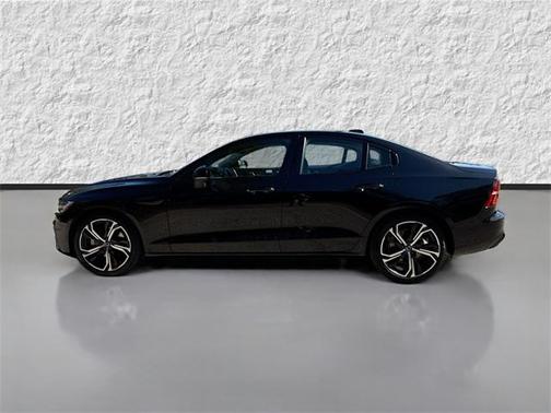 2024 Volvo S60 B5 Core Dark Theme