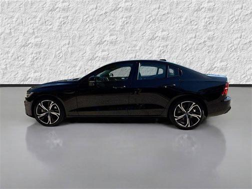 2024 Volvo S60 B5 Core Dark Theme