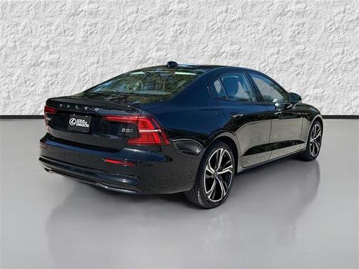 2024 Volvo S60 B5 Core Dark Theme