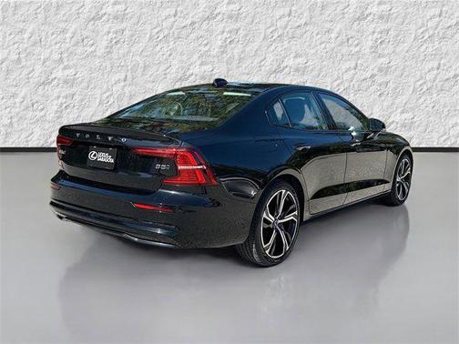 2024 Volvo S60 B5 Core Dark Theme