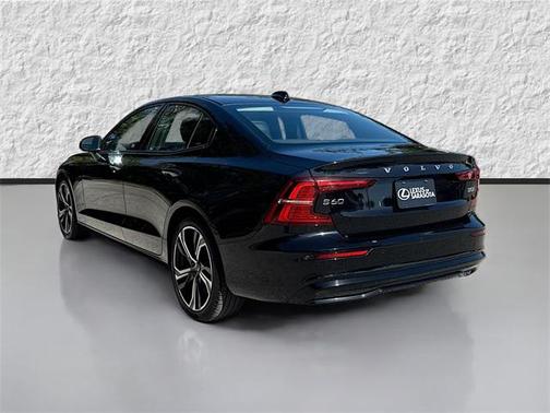 2024 Volvo S60 B5 Core Dark Theme