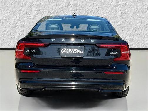 2024 Volvo S60 B5 Core Dark Theme