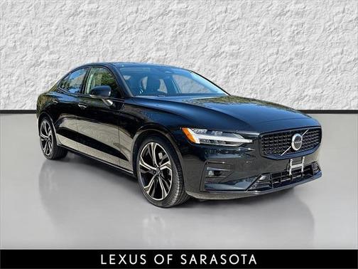 2024 Volvo S60 B5 Core Dark Theme