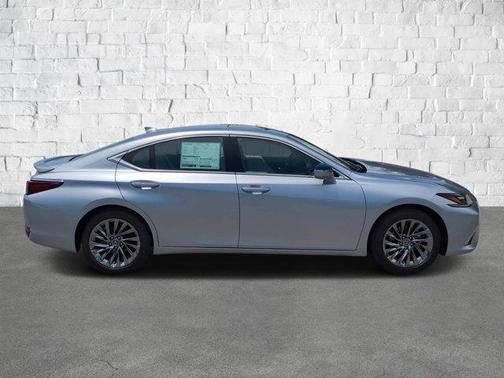 2025 Lexus ES 300h Ultra Luxury
