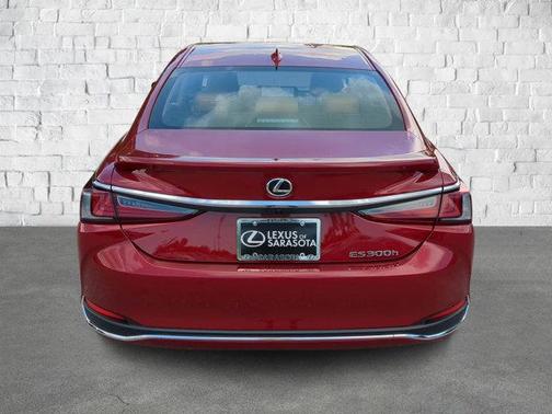 2025 Lexus ES 300h Base