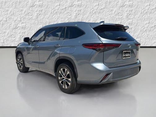 Moon Dust 2021 Toyota Highlander XLE