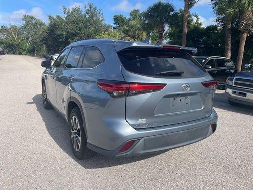 Moon Dust 2021 Toyota Highlander XLE