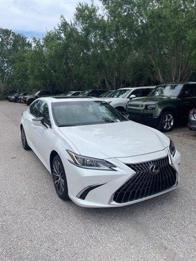 Eminent White Pearl 2025 Lexus ES 350 Base