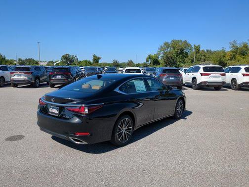 2025 Lexus ES 350 Base