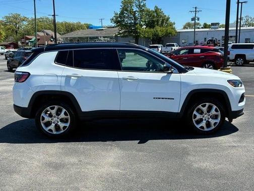 Bright White Clearcoat 2022 Jeep Compass Limited