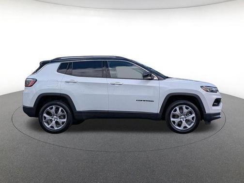 Bright White Clearcoat 2022 Jeep Compass Limited