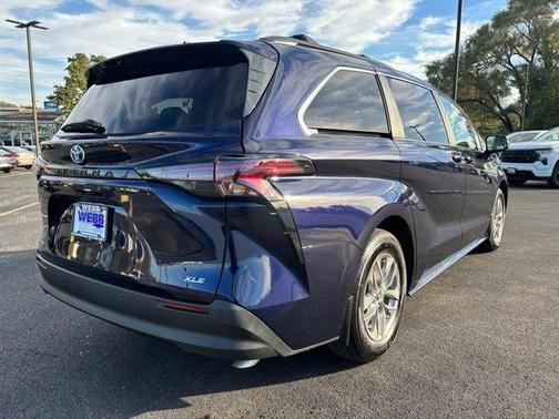 2025 Toyota Sienna XLE