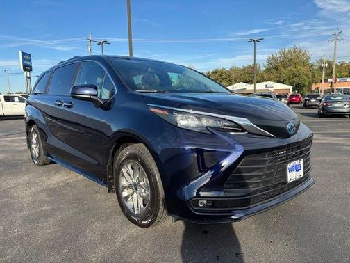 2025 Toyota Sienna XLE