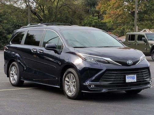 2025 Toyota Sienna XLE