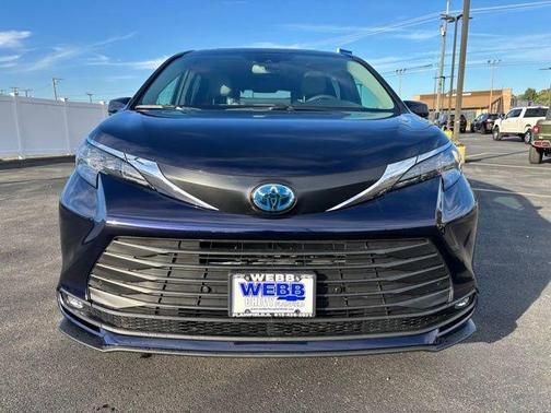 2025 Toyota Sienna XLE