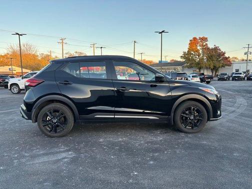 2023 Nissan Kicks SR