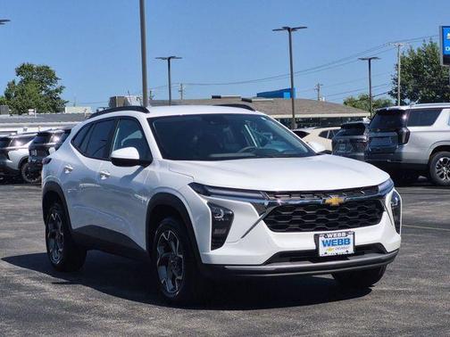 Summit White 2025 Chevrolet Trax LT