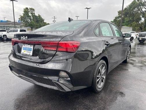 Aurora Black Pearl 2024 Kia Forte LXS