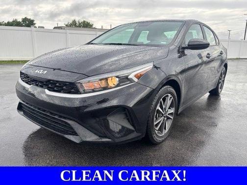 Aurora Black Pearl 2024 Kia Forte LXS