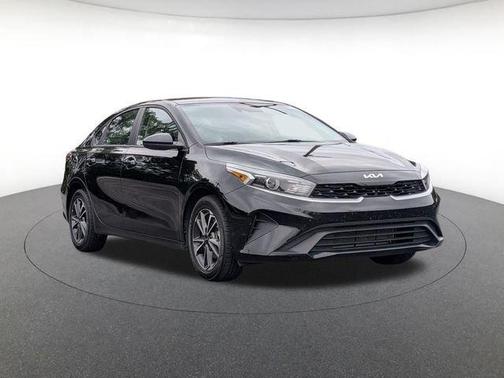 Aurora Black Pearl 2024 Kia Forte LXS