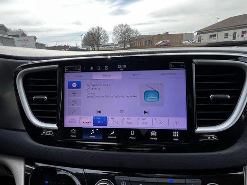 2023 Chrysler Pacifica Touring-L