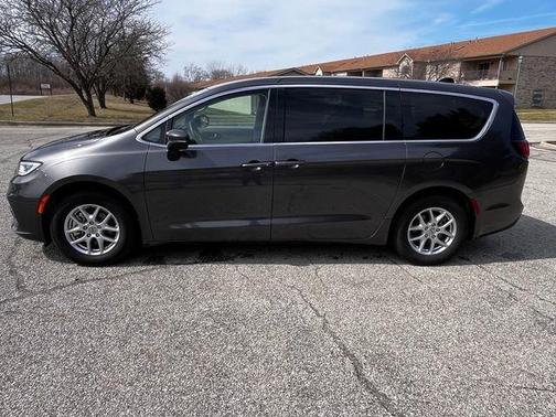 2023 Chrysler Pacifica Touring-L
