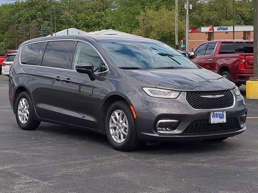 2023 Chrysler Pacifica Touring-L
